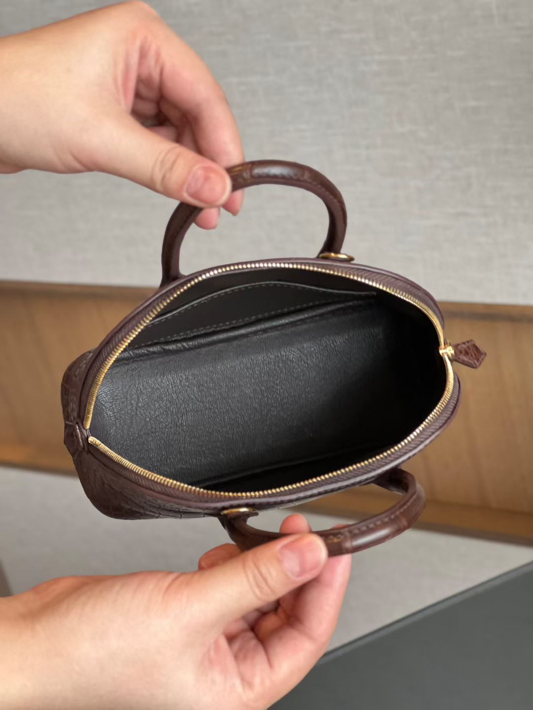 Womens Genuine Crocodile Skin Leather Cross Body Handle Bag Mini Brown