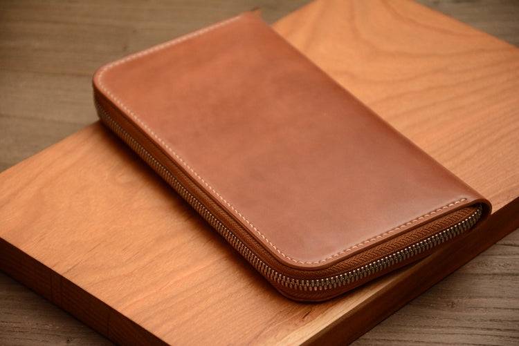 alt
Ví dài cầm tay da Horween Shell Cordovan màu whisky, thủ công nguyên bản