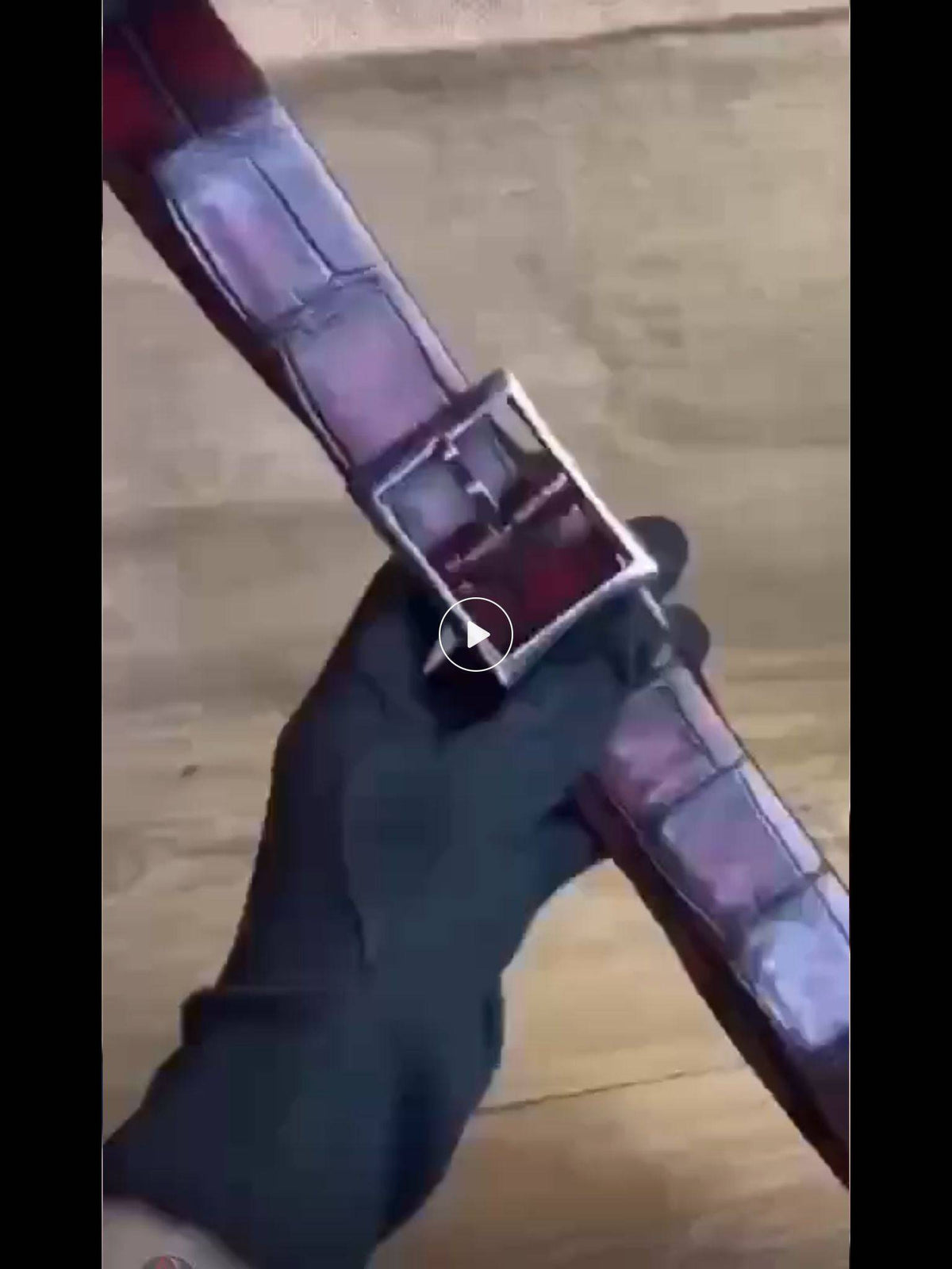 Cintura in pelle di coccodrillo del Nilo con cucitura a mano su entrambi i lati, in preordine
