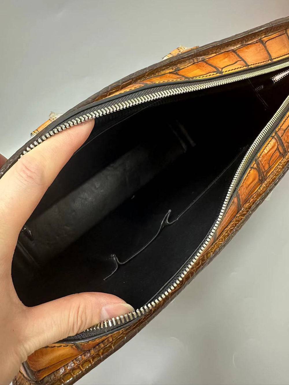 Retro Crocodile Leather Crossbody Laptop Business Bag