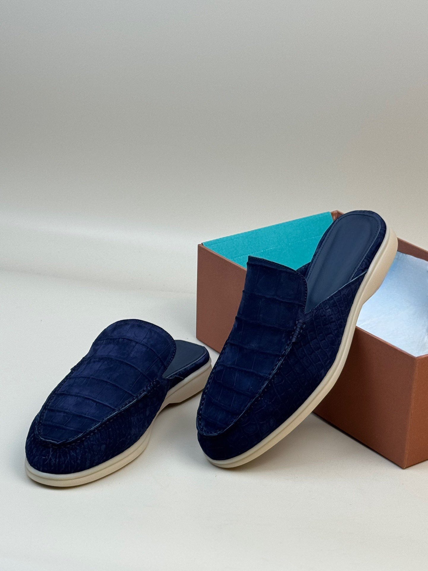 Nubuck Crocodile Leather Slippers ,Men's Crocodile Leather Slippers Very Comfortable