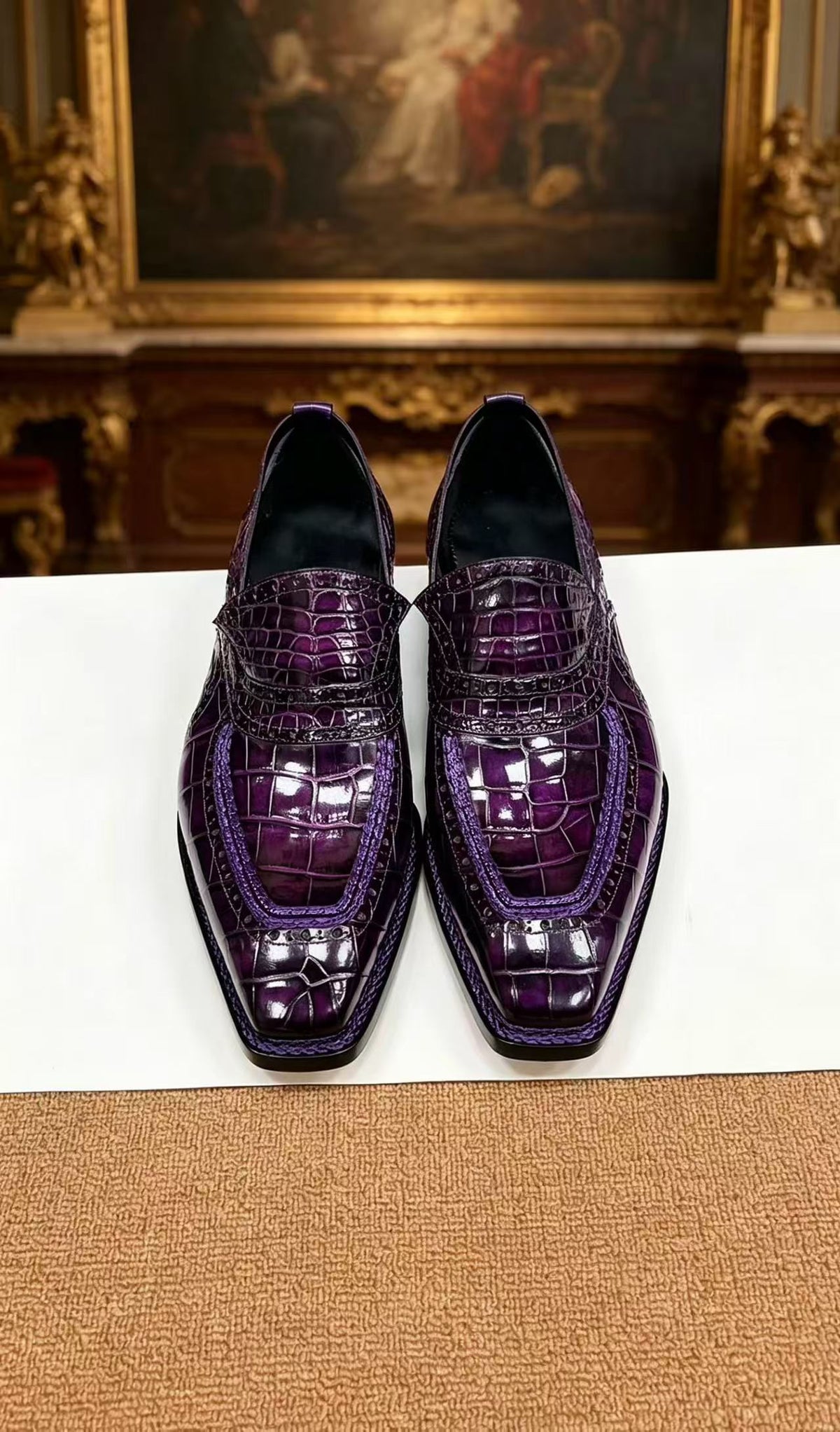 Mocassini eleganti viola vintage in pelle di coccodrillo, cucitura norvegese