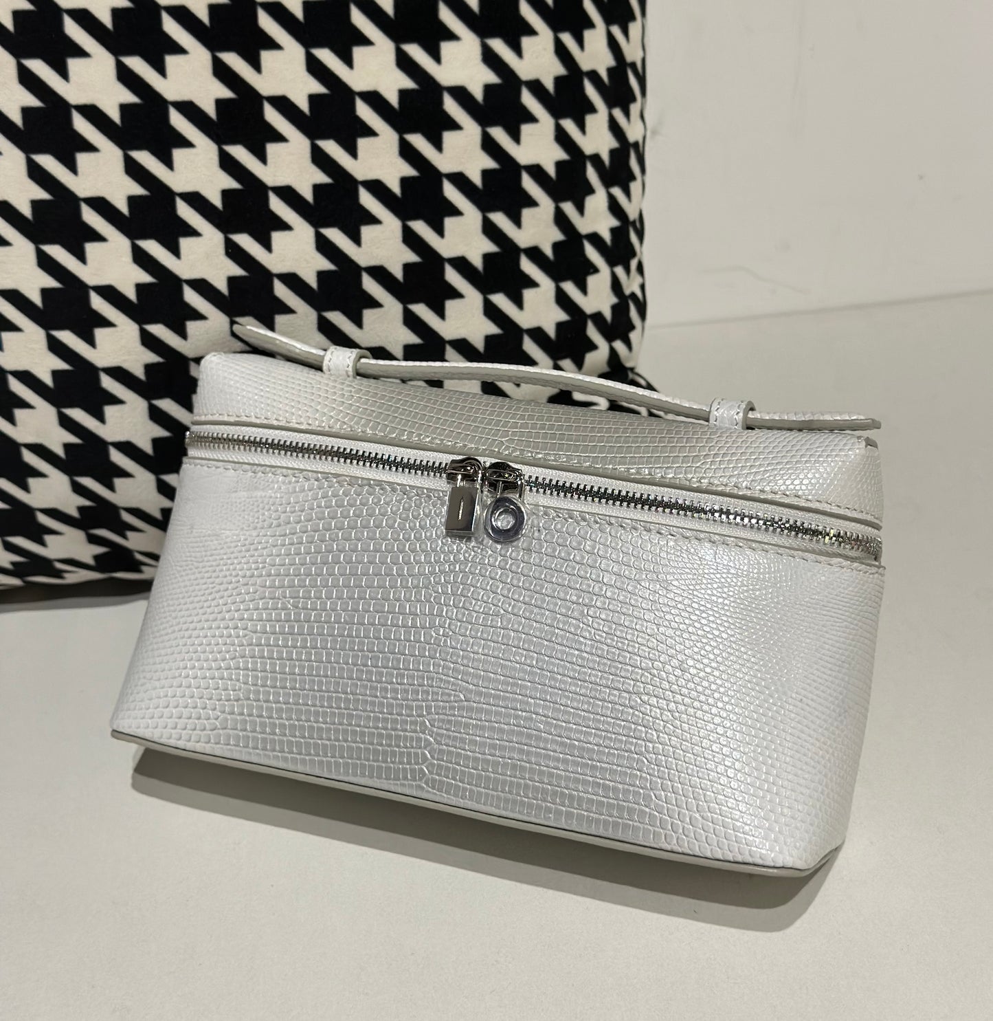 Genuine Lizard Skin Leather Zipper Cosmetic Handle Bag