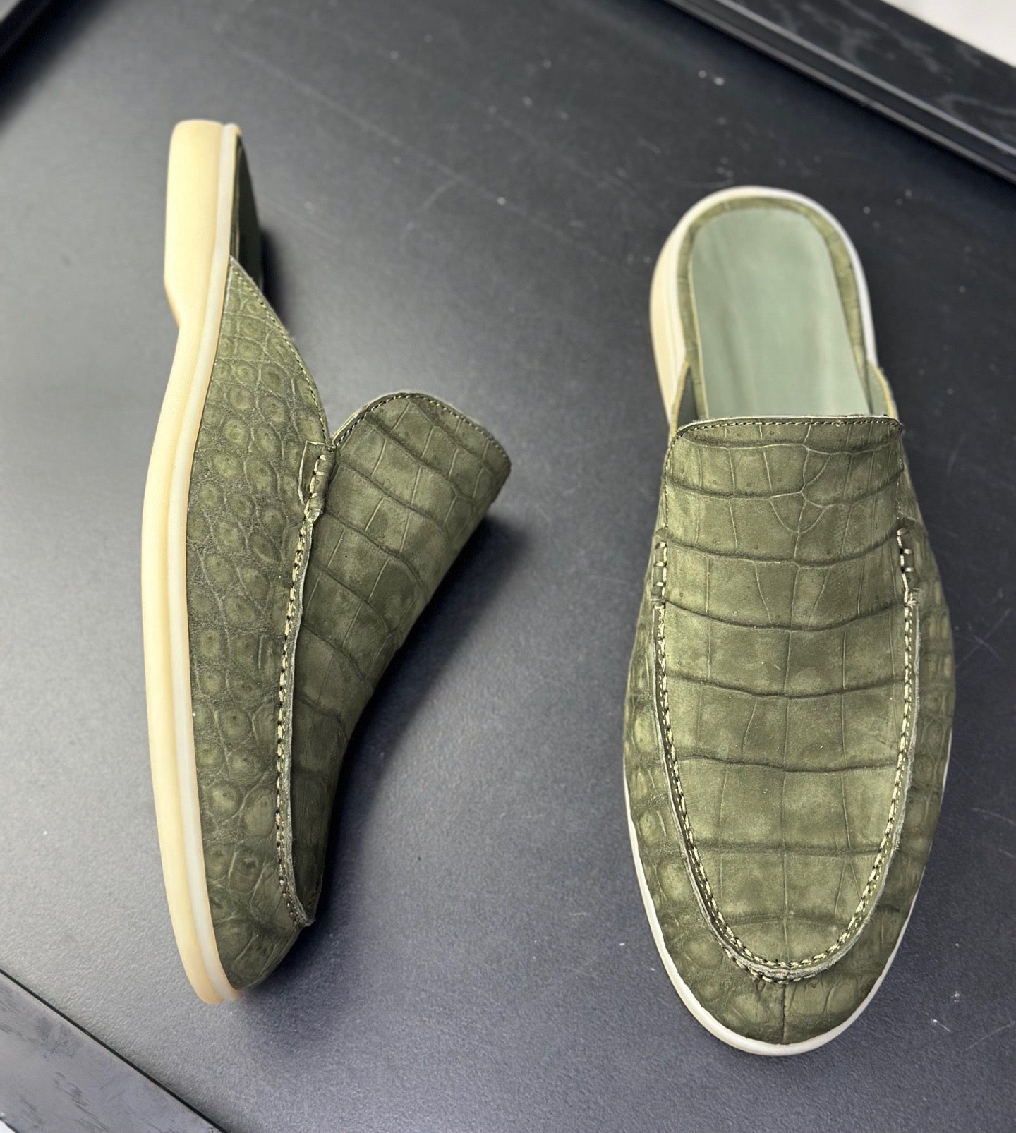 Nubuck Crocodile Leather Slippers ,Men's Crocodile Leather Slippers Very Comfortable
