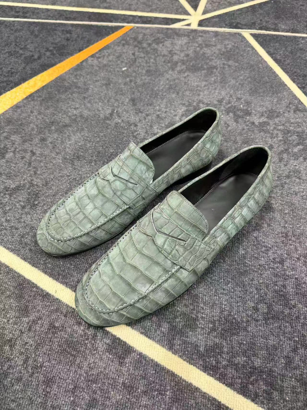 Crocodile Shoes, Men's Nubuck Crocodile Leather Business Slip-On Loafer Flat Shoes Green