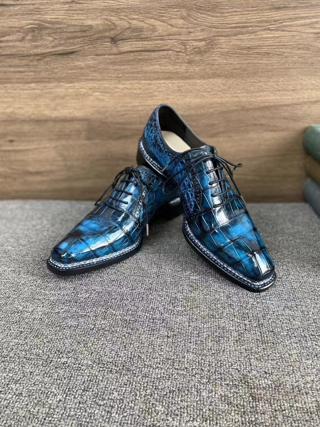 Giày Loafer Da Cá Sấu Xám Cổ Điển