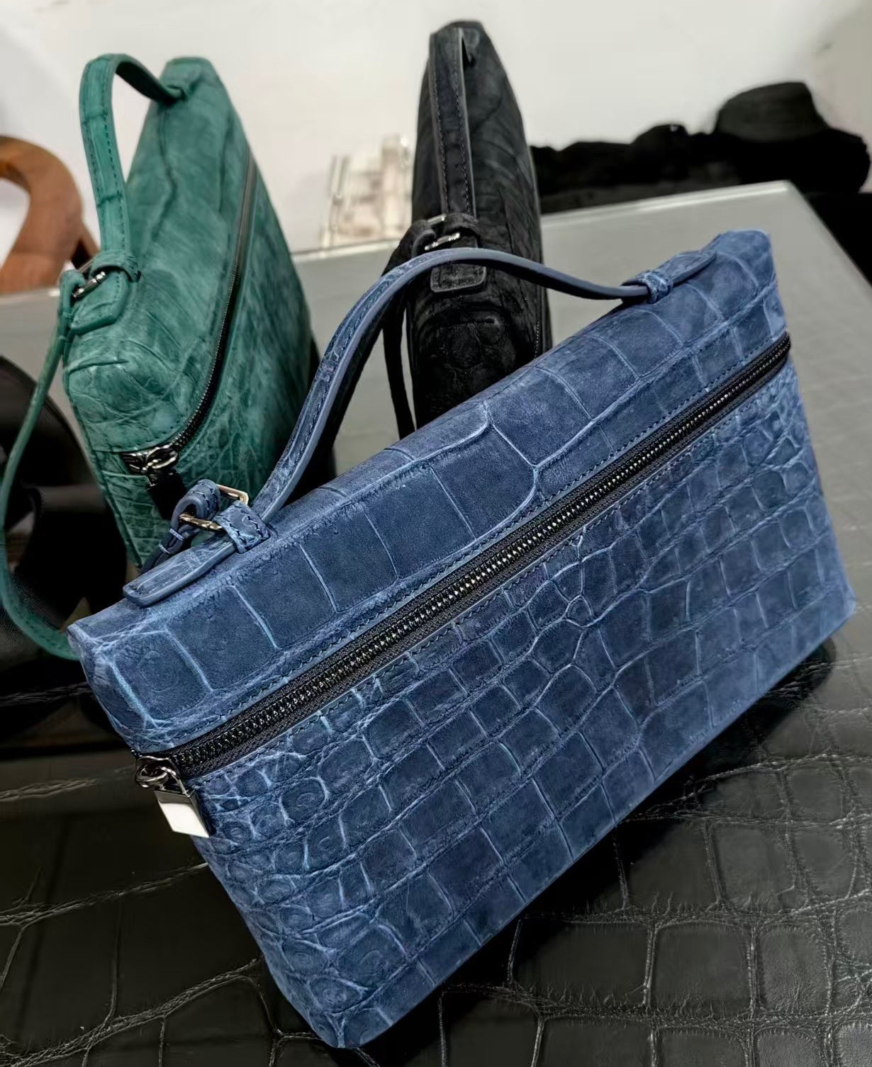 Unisex Himalaya WhigteGenuine Crocodile Skin Leather Zipper Handle Clutch Bag