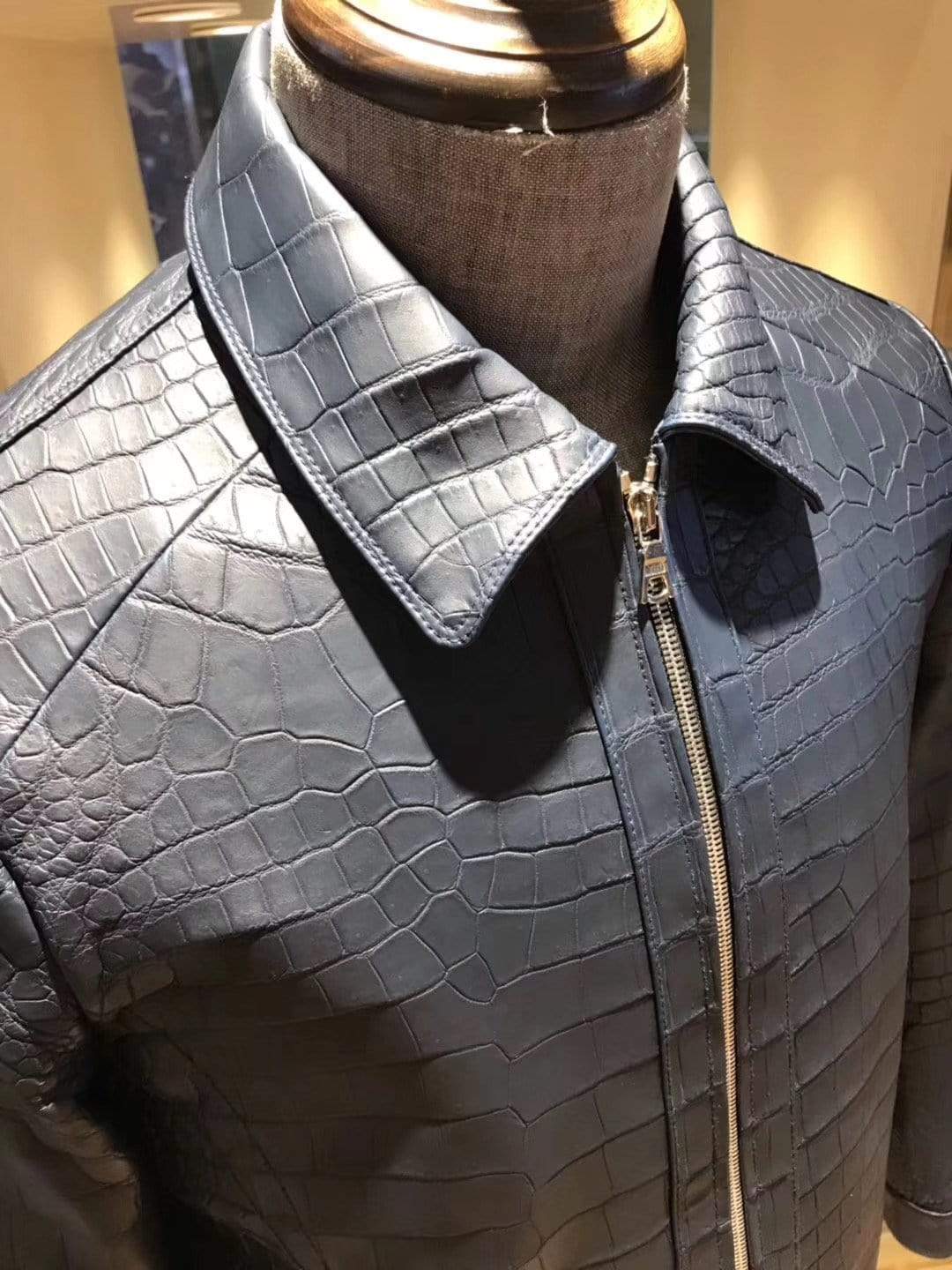 Giacca da uomo nera in pelle di coccodrillo