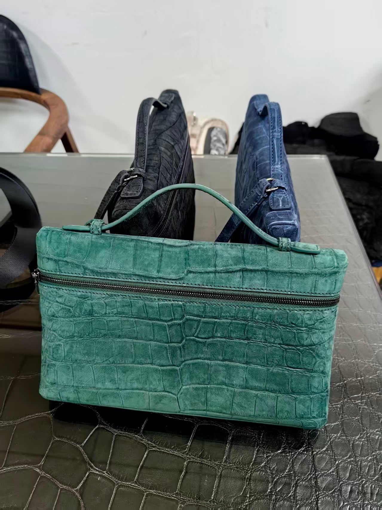 Unisex Himalaya WhigteGenuine Crocodile Skin Leather Zipper Handle Clutch Bag