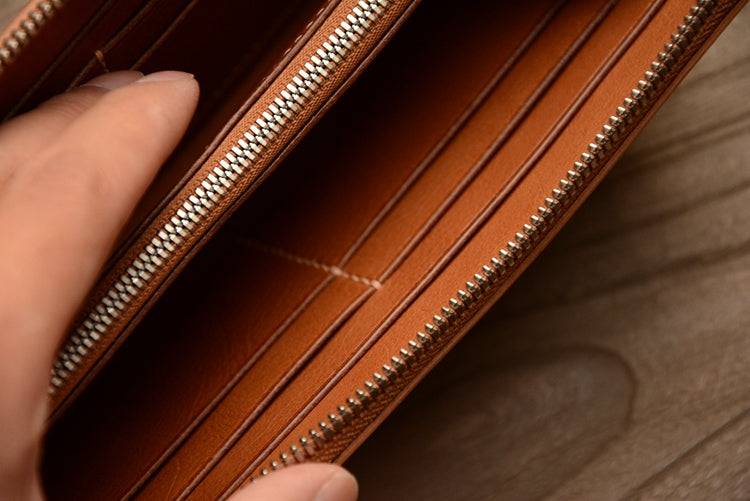 alt
Ví dài cầm tay da Horween Shell Cordovan màu whisky, thủ công nguyên bản