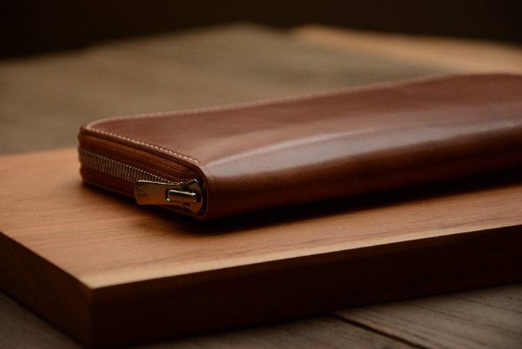 alt
Ví dài cầm tay da Horween Shell Cordovan màu whisky, thủ công nguyên bản