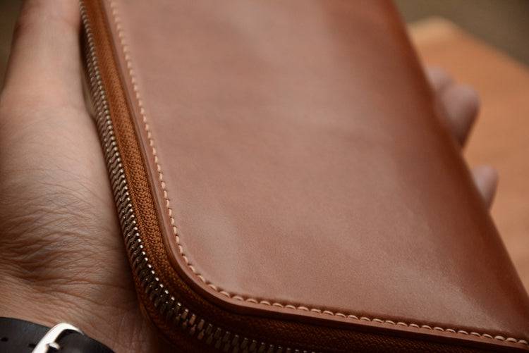 alt
Ví dài cầm tay da Horween Shell Cordovan màu whisky, thủ công nguyên bản