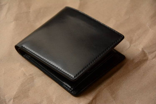 Portafoglio bifold corto in pelle Shell Cordovan Horween USA fatto a mano