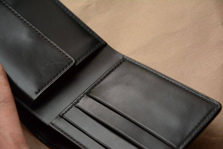 Ví gập đôi ngắn bằng da Shell Cordovan Horween Mỹ thủ công