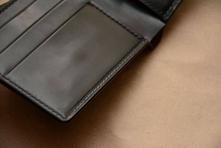 Ví gập đôi ngắn bằng da Shell Cordovan Horween Mỹ thủ công