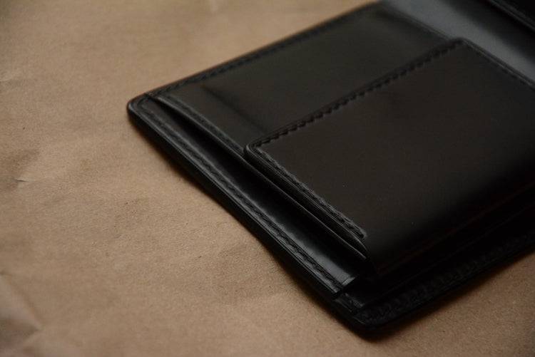 Ví gập đôi ngắn bằng da Shell Cordovan Horween Mỹ thủ công