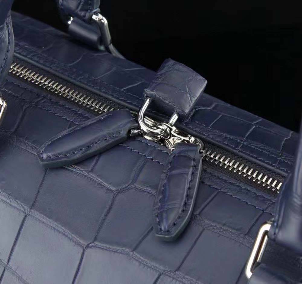 Borsoni da viaggio da uomo in vera pelle di coccodrillo opaca, blu scuro