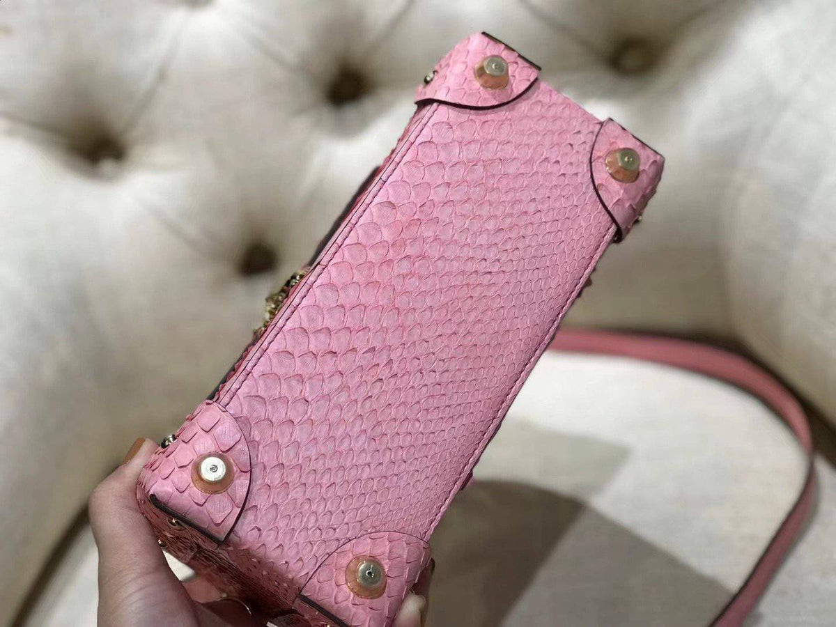 Mini borsa crossbody in pelle stampa pitone con rivetti e manico superiore, rosa
