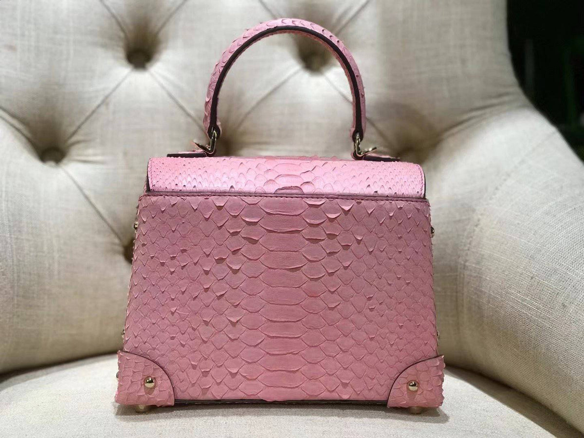 Mini borsa crossbody in pelle effetto pitone con rivetti, manico superiore, rosa