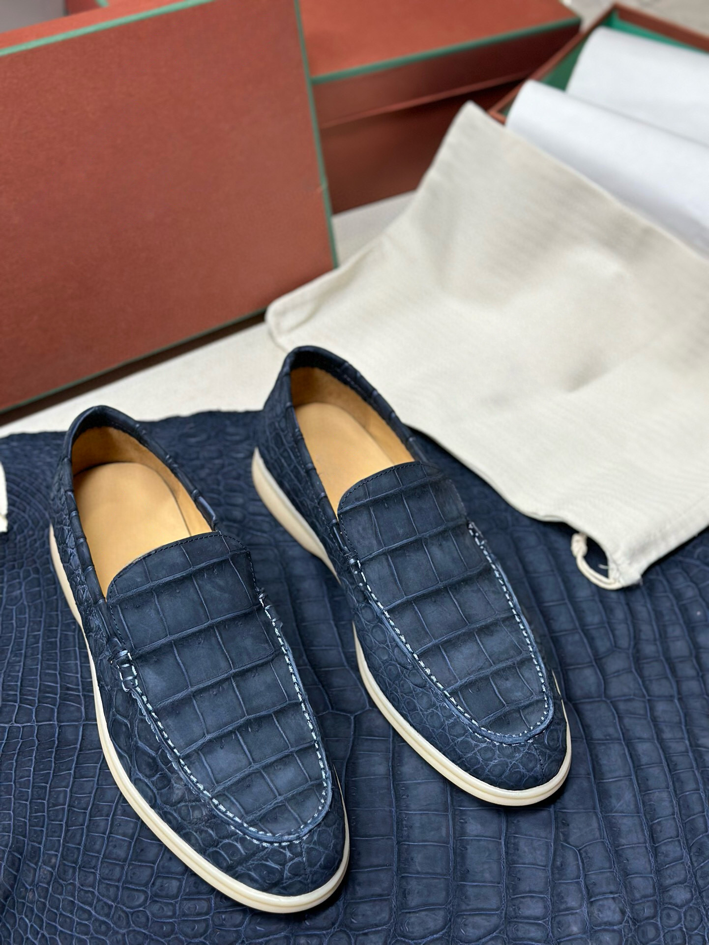 Nubuck Crocodile Shoes Men's Crocodile Leather Loafers Slip-On Dress Shoes Very Comfortable