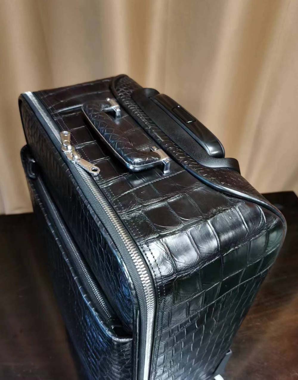 Preorder Crocodile  Skin Leather luggage /Roll Aboard Suitcase Weekend/Travel Bag Trolley Case Universal Wheels 20-Inch Black