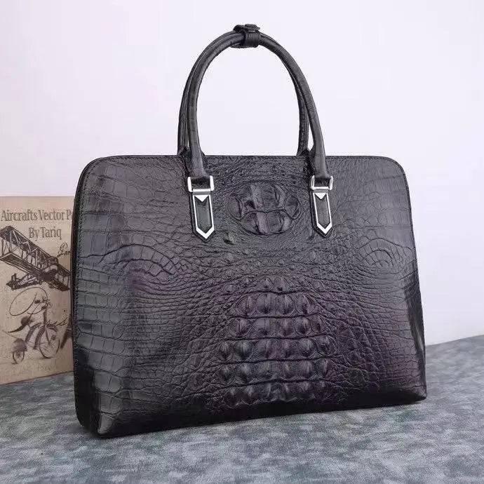 Borsa a mano in pelle di coccodrillo Shell Pack nera in preordine