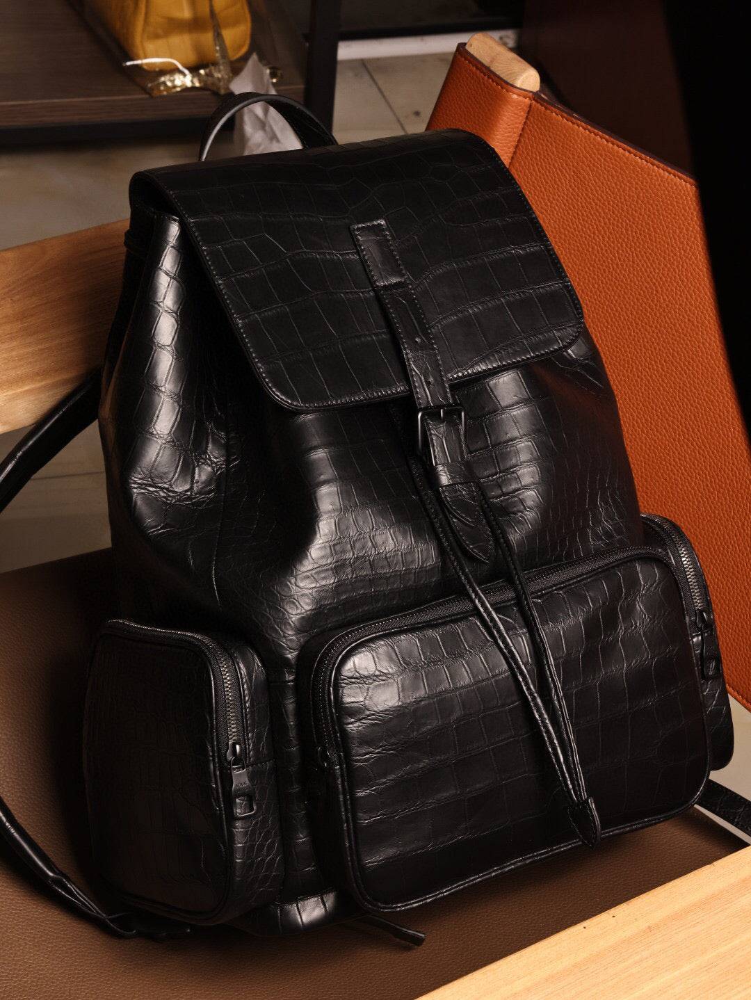 Piccolo zaino unisex in pelle di coccodrillo nera