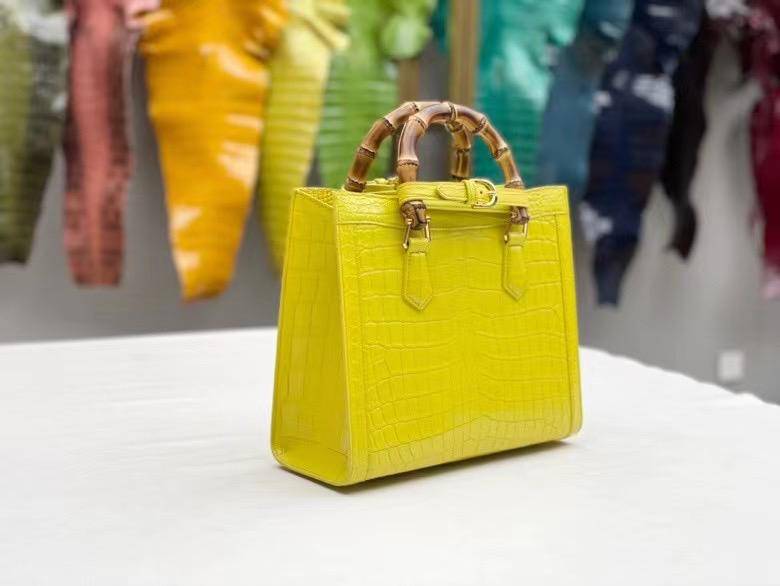 Borsa da donna con manico superiore in pelle di coccodrillo opaca e bamboo