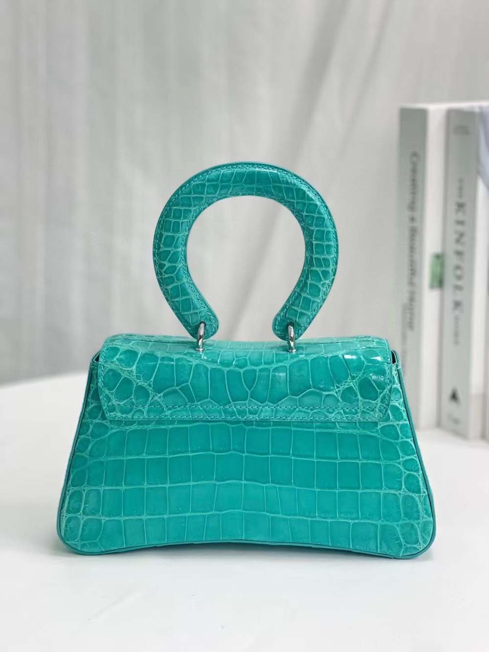 Borsa mini da donna in pelle lucida effetto coccodrillo con manico rotondo e tracolla