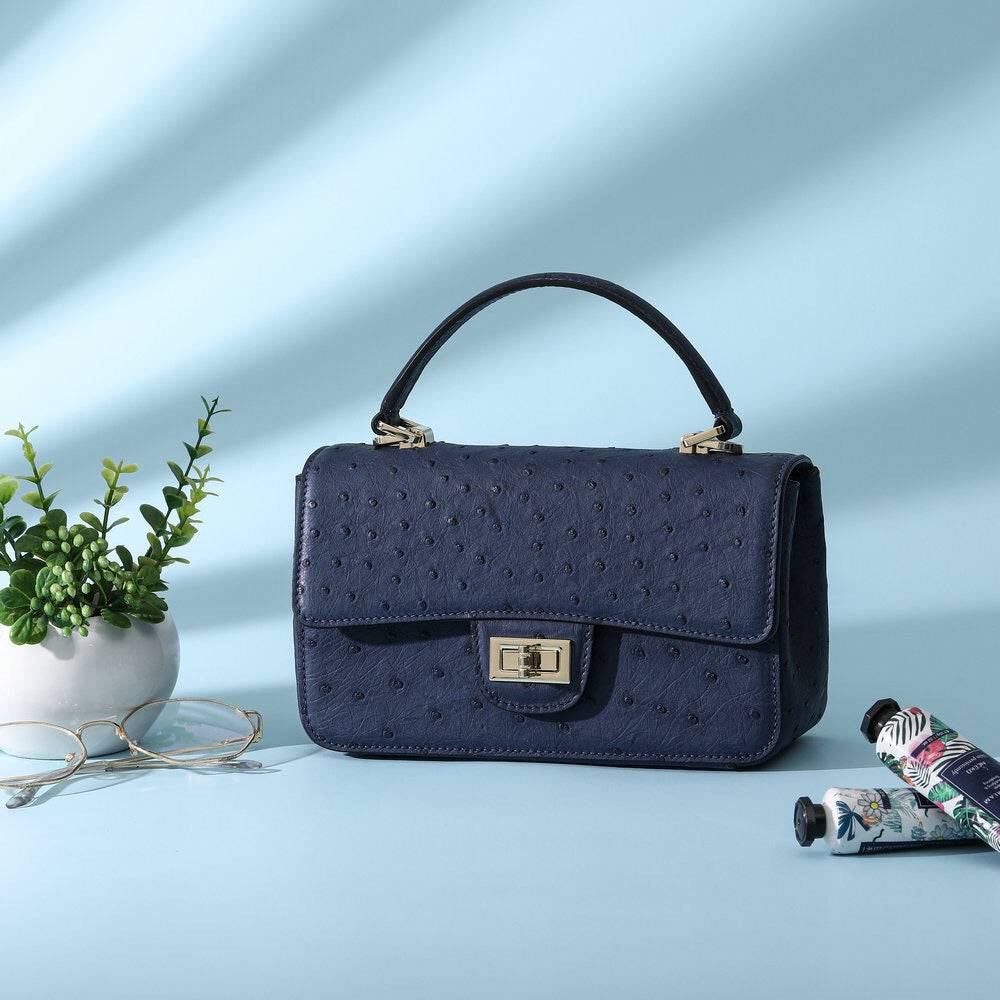Womens borsa mini a tracolla con patta in pelle di struzzo, manico superiore e catena