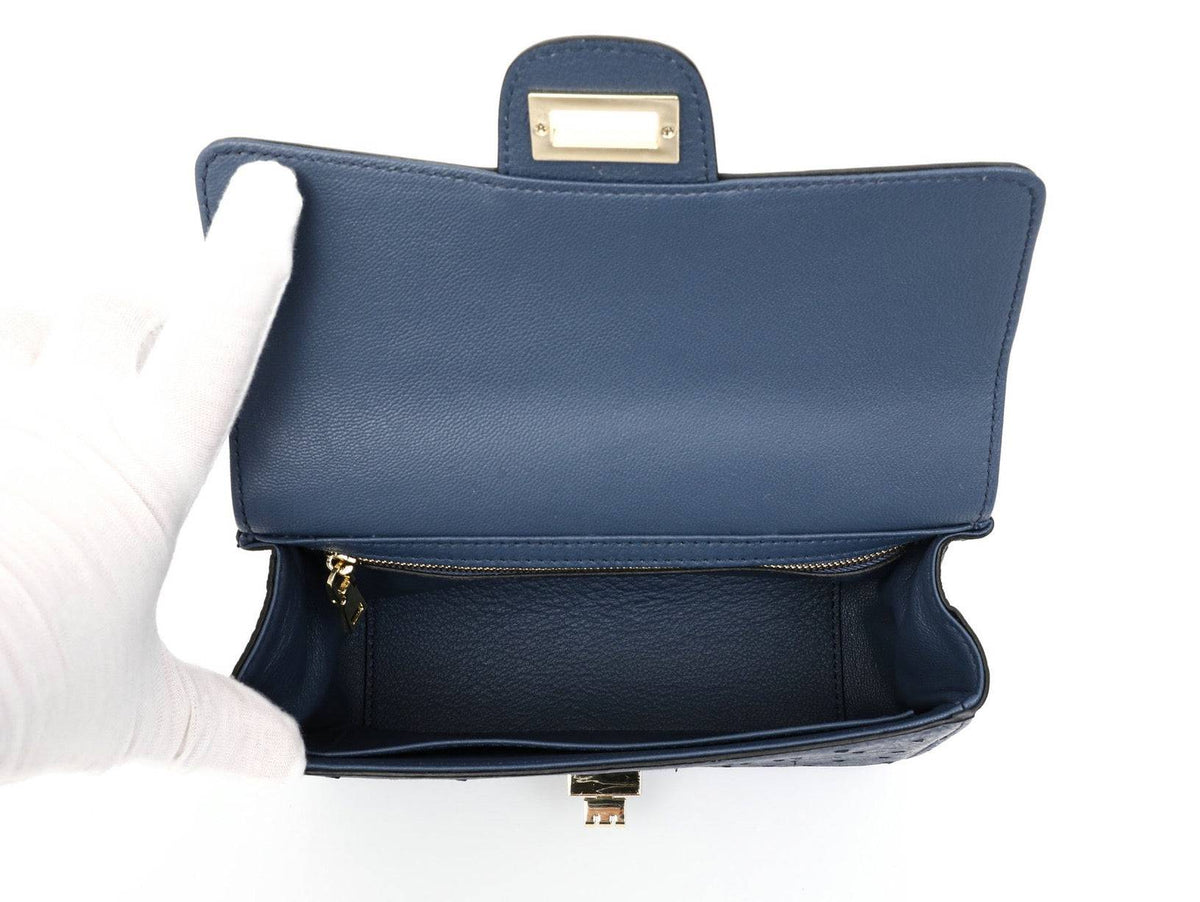 Borsa mini a patta da donna in pelle effetto coccodrillo, con catena, manico superiore e tracolla, rosa acceso, in preordine