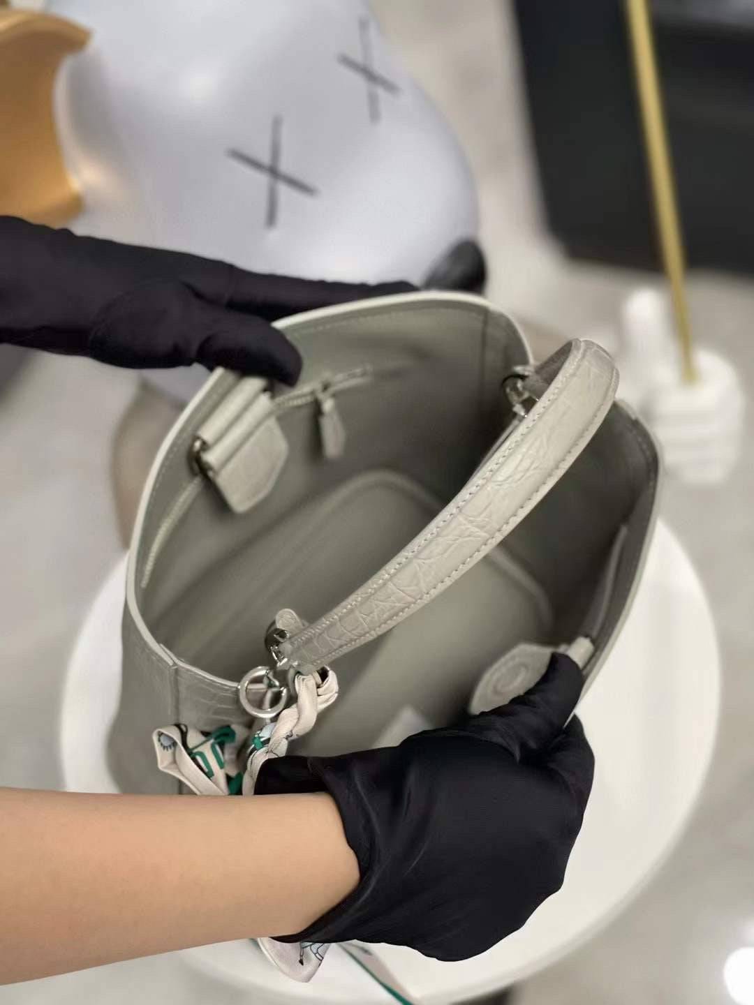 Borsa donna piccola in pelle di coccodrillo opaca con manico superiore